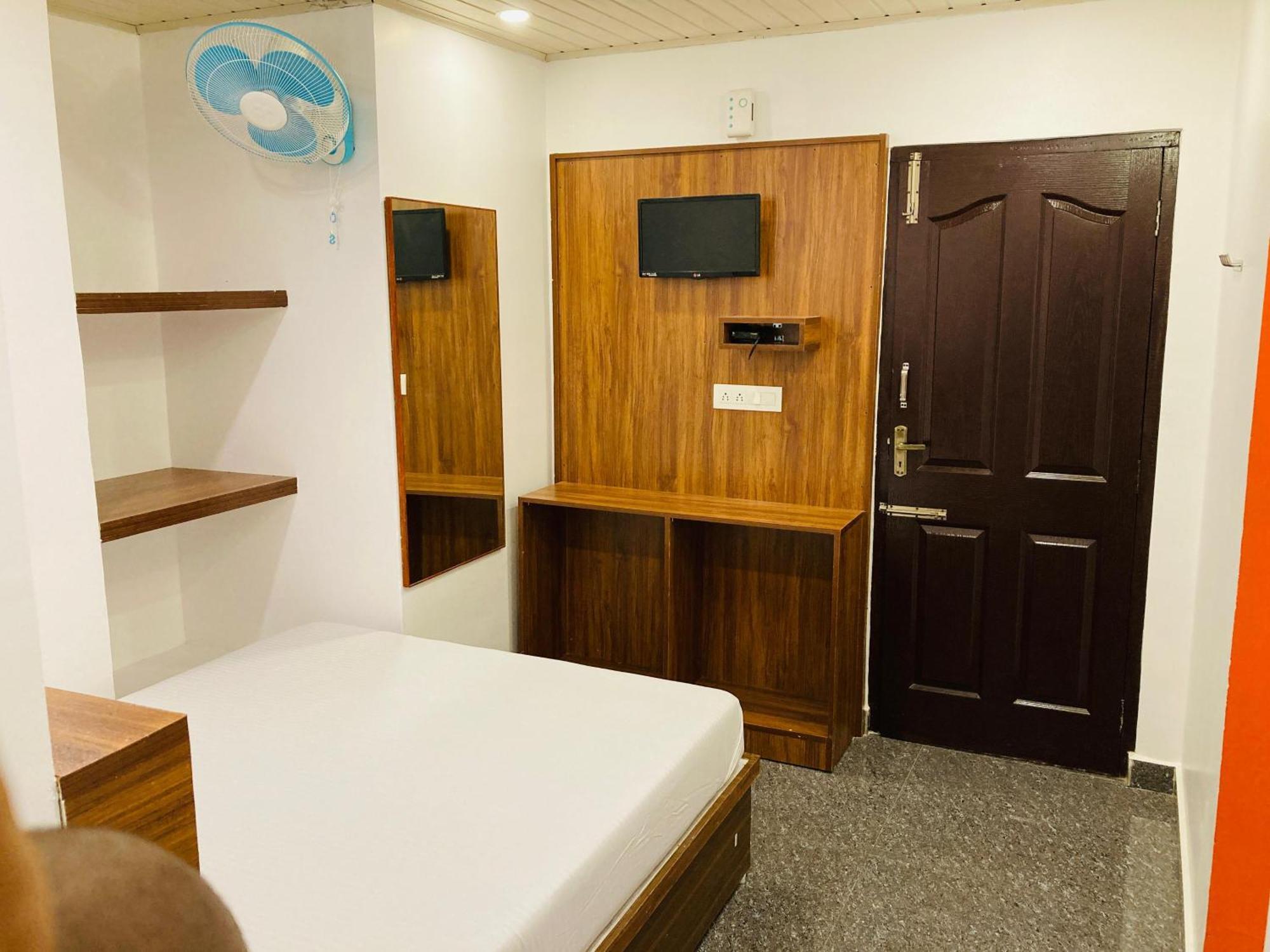 Carmel Home Stay Munnar Room photo